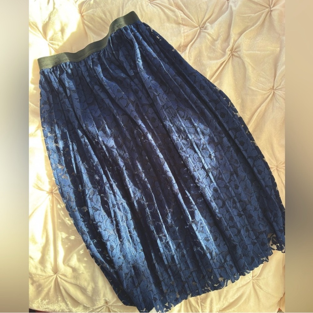 S Vintage lace navy pleated midi skirt